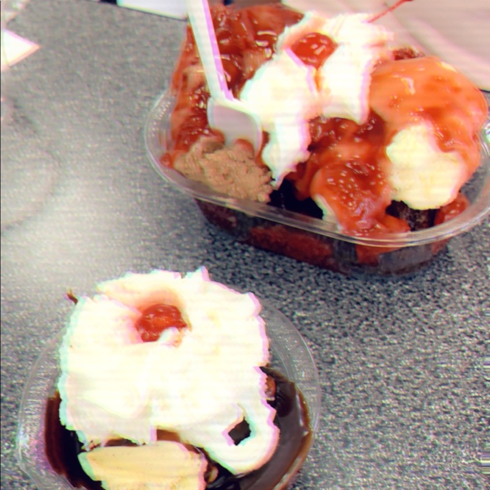 Two Sundaes
